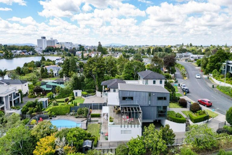 Photo of property in 142 Lake Crescent, Hamilton Lake, Hamilton, 3204