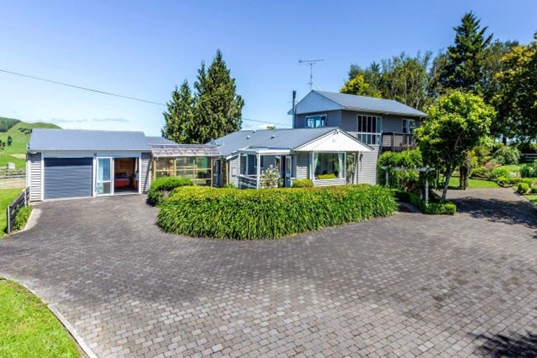 Photo of property in 52 Whakaroa Road, Kinloch, Taupo, 3385