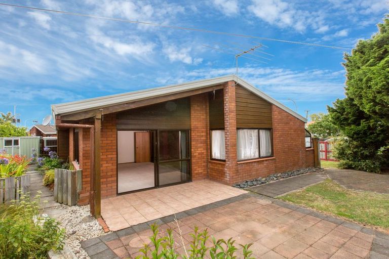 Photo of property in 162 View Road, Sunnyvale, Auckland, 0612