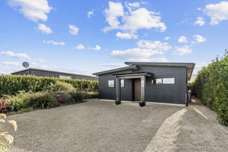 Photo of property in 45 Burgundy Drive, Martinborough, 5711