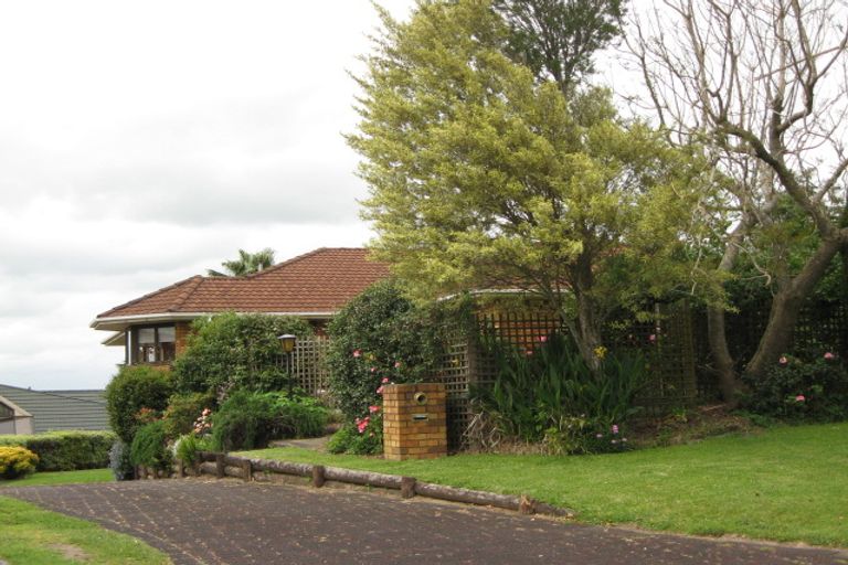 Photo of property in 9 Cumbrian Place, Conifer Grove, Takanini, 2112