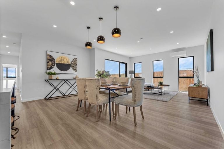 Photo of property in 27 Korowhiti Road, Clarks Beach, 2122