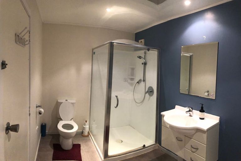 Photo of property in 29 Deverell Place, Northcross, Auckland, 0632