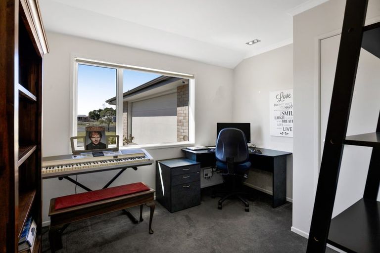 Photo of property in 1 Elizabeth Grove, Stratford, 4332