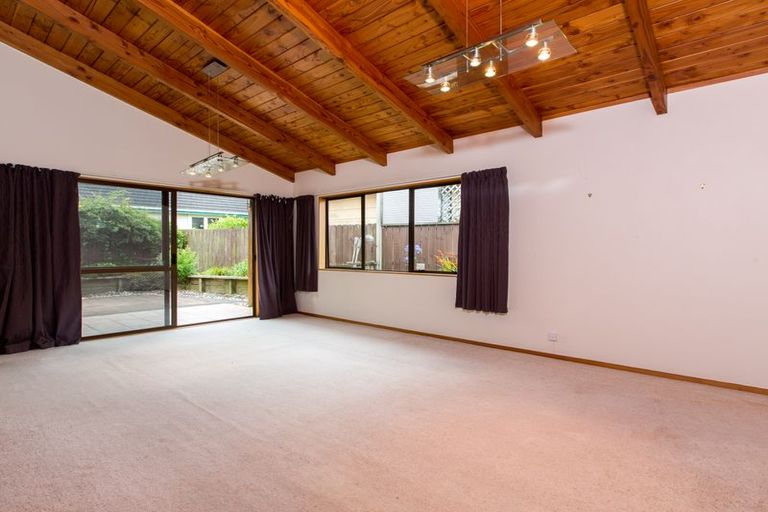 Photo of property in 162 View Road, Sunnyvale, Auckland, 0612