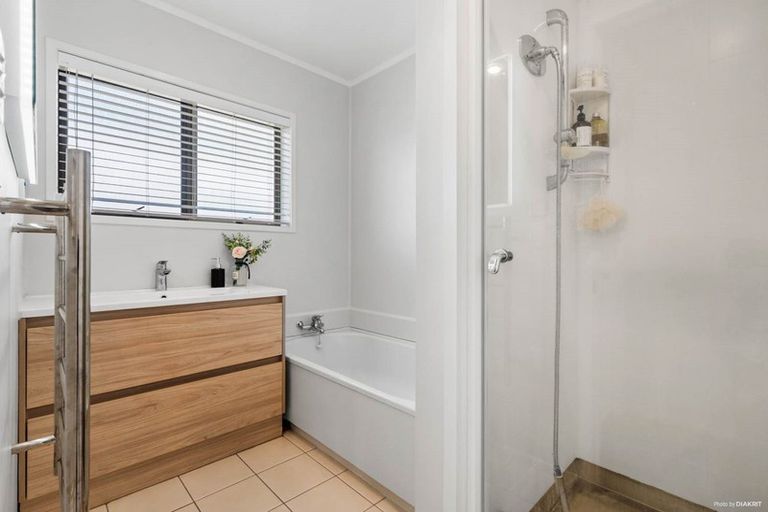 Photo of property in 1/12 Eastwood Rise, Browns Bay, Auckland, 0630