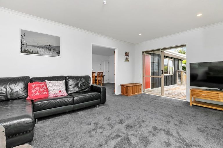Photo of property in 2/108 Awaruku Road, Torbay, Auckland, 0630