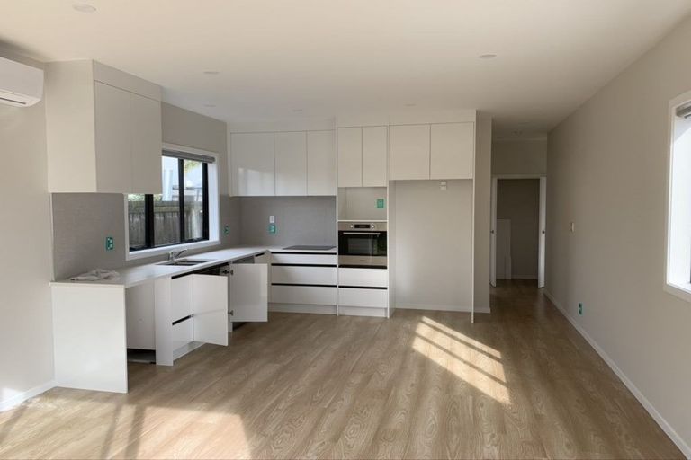 Photo of property in 5a Tawa Road, Te Atatu Peninsula, Auckland, 0610