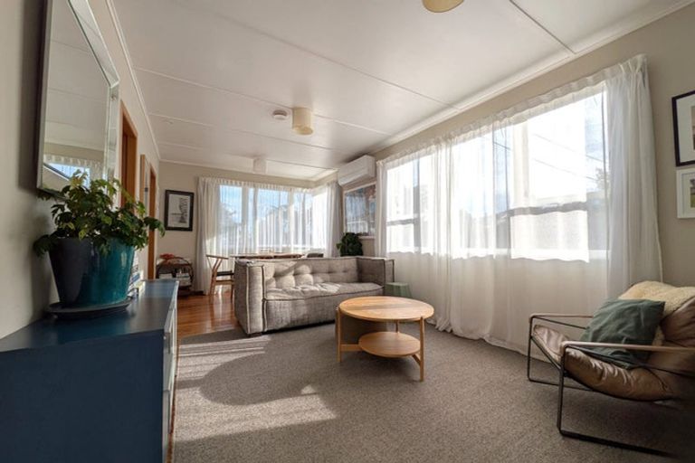 Photo of property in 1/30 London Road, Korokoro, Lower Hutt, 5012