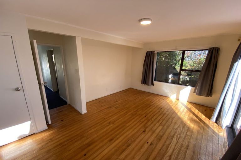 Photo of property in 1/19 Tree View Avenue, Glenfield, Auckland, 0629