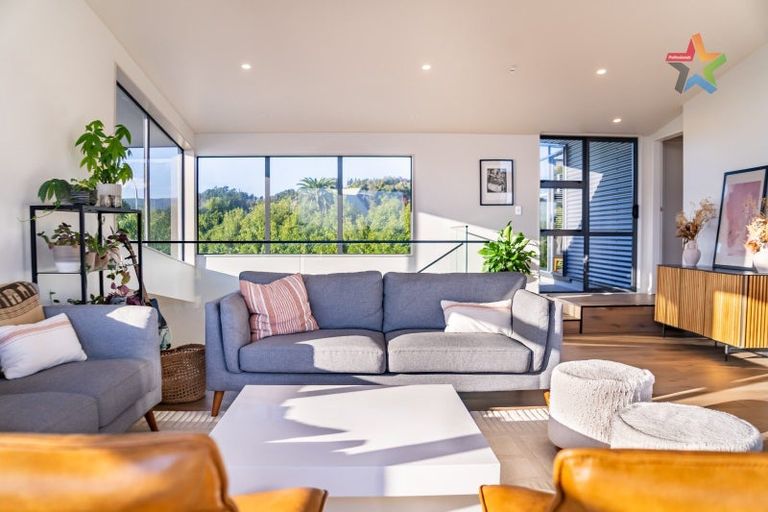 Photo of property in 22 Mount Marua Drive, Timberlea, Upper Hutt, 5018