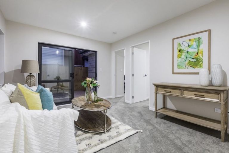 Photo of property in 3 David Rogers Lane, Swanson, Auckland, 0614