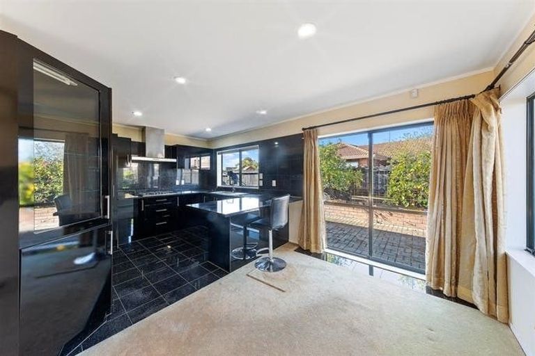 Photo of property in 1 Waylen Place, Burswood, Auckland, 2013
