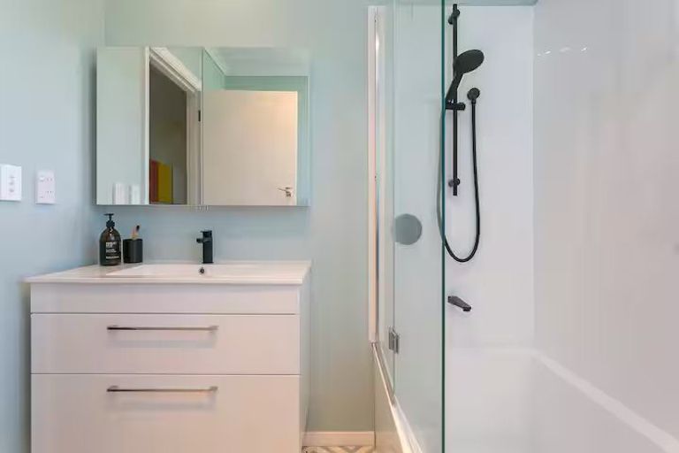 Photo of property in 18 Titoki Avenue, Waipahihi, Taupo, 3330