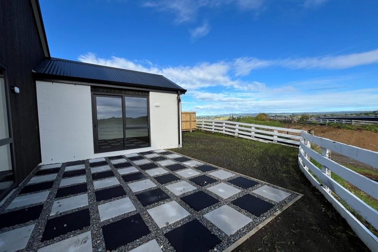 Photo of property in 6 Redfern Way, Pyes Pa, 3112