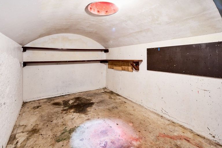 Photo of property in 7 Fortification Road, Karaka Bays, Wellington, 6022