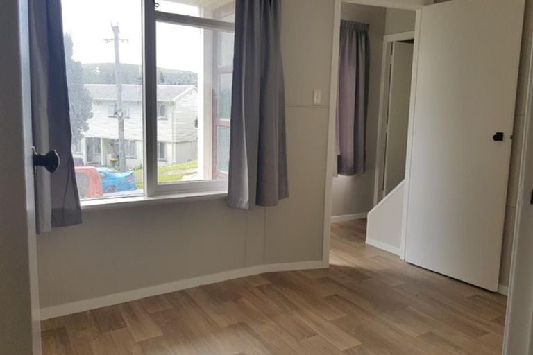 Photo of property in 2a-2b Devon Place, Cannons Creek, Porirua, 5024