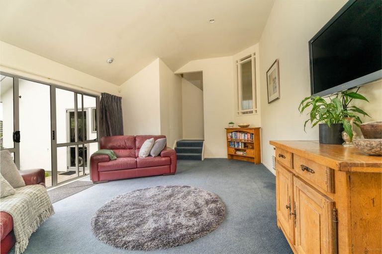 Photo of property in 2 Myers Grove, Churton Park, Wellington, 6037