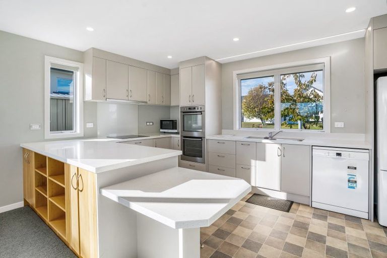 Photo of property in 28 Northview Avenue, Winton, 9720