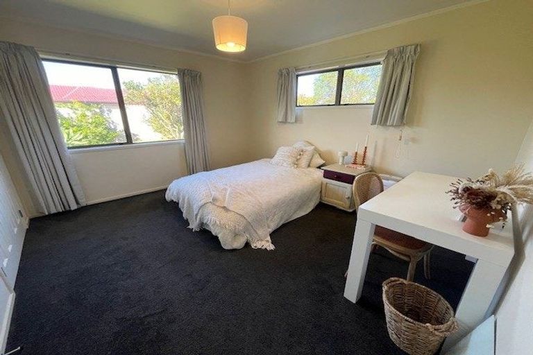 Photo of property in 32 Jillteresa Crescent, Half Moon Bay, Auckland, 2012