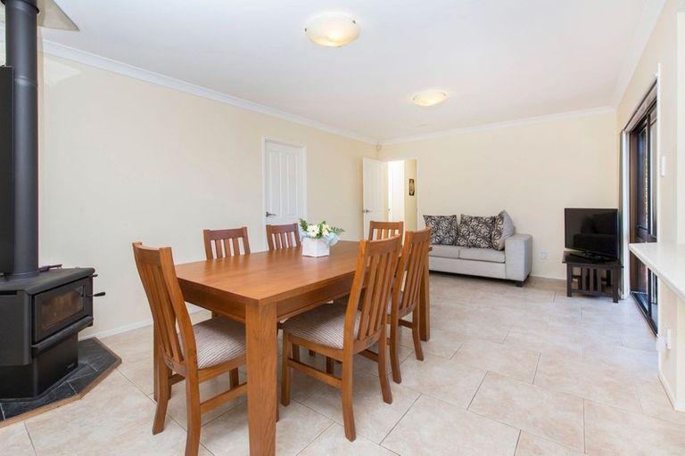 Photo of property in 13 Fieldstone Court, Northpark, Auckland, 2013
