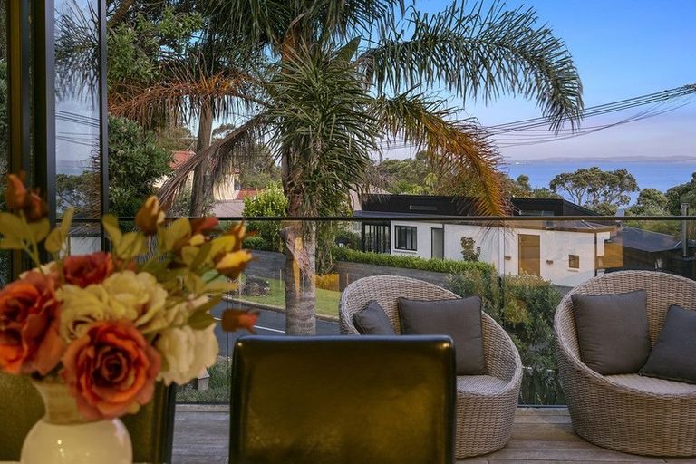 Photo of property in 2/92 Churchill Road, Murrays Bay, Auckland, 0630