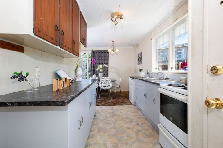 Photo of property in 17 Magdalen Place, West Harbour, Auckland, 0618