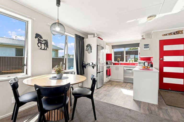 Photo of property in 23 Gibbons Crescent, Castlecliff, Whanganui, 4501