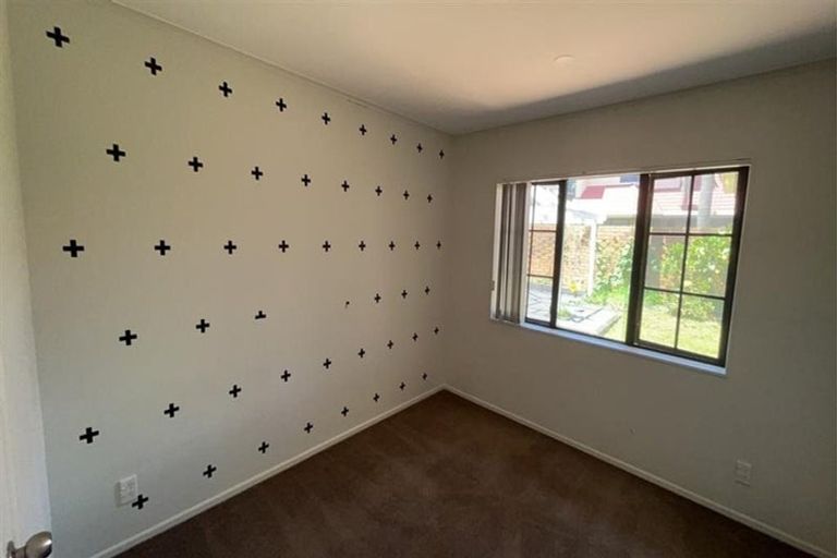 Photo of property in 6 Monet Grove, West Harbour, Auckland, 0618