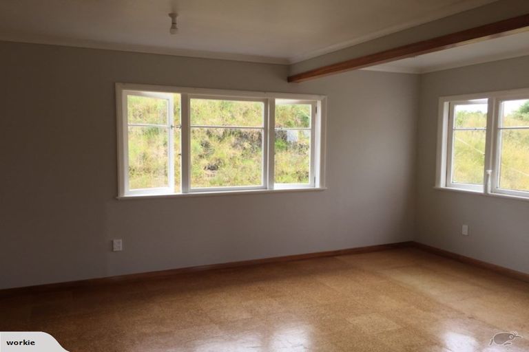 Photo of property in 37 Karewa Street, Castlecliff, Whanganui, 4501