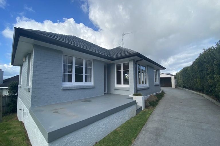 Photo of property in 5 Brookfield Road, Te Atatu Peninsula, Auckland, 0610