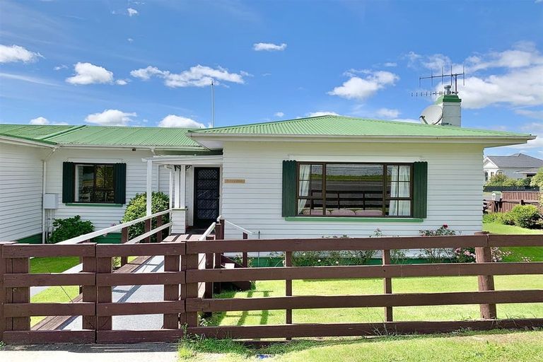 Photo of property in 16 Wallace Road, Waipukurau, 4200