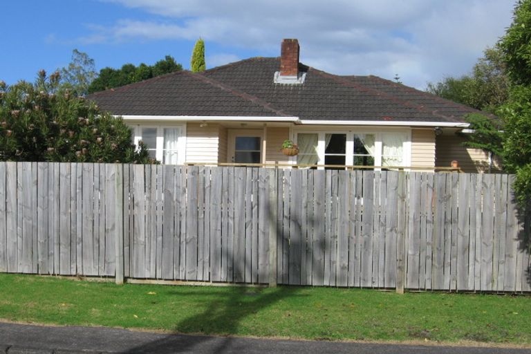 Photo of property in 21 Renata Crescent, Te Atatu Peninsula, Auckland, 0610