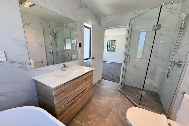 Photo of property in 22c Toru Street, Te Atatu Peninsula, Auckland, 0610