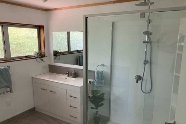 Photo of property in 15 Shearwater Street, One Tree Point, 0118