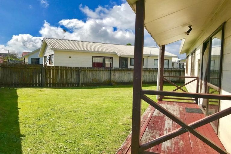 Photo of property in 2/29 Aeronautic Road, Takanini, 2112