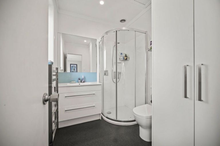 Photo of property in 10 Riro Street, Point Chevalier, Auckland, 1022