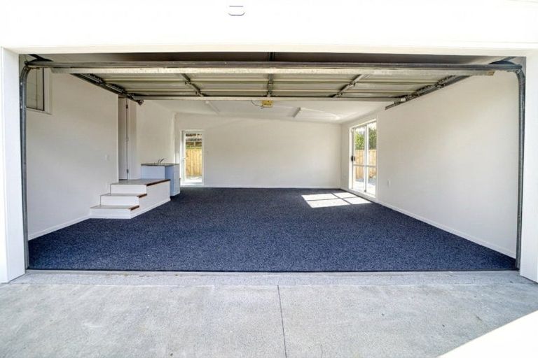 Photo of property in 15 Weka Close, Red Beach, 0932