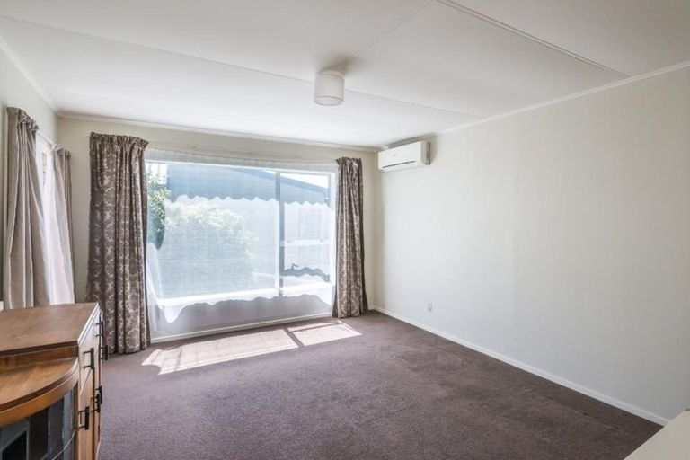Photo of property in 61 Davidson Crescent, Tawa, Wellington, 5028