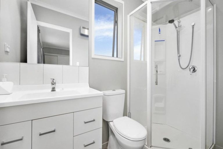 Photo of property in 28 Shillingford Boulevard, Rolleston, 7615