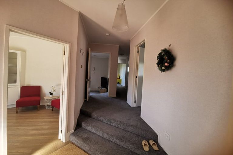 Photo of property in 30 Saddleback Rise, Murrays Bay, Auckland, 0630