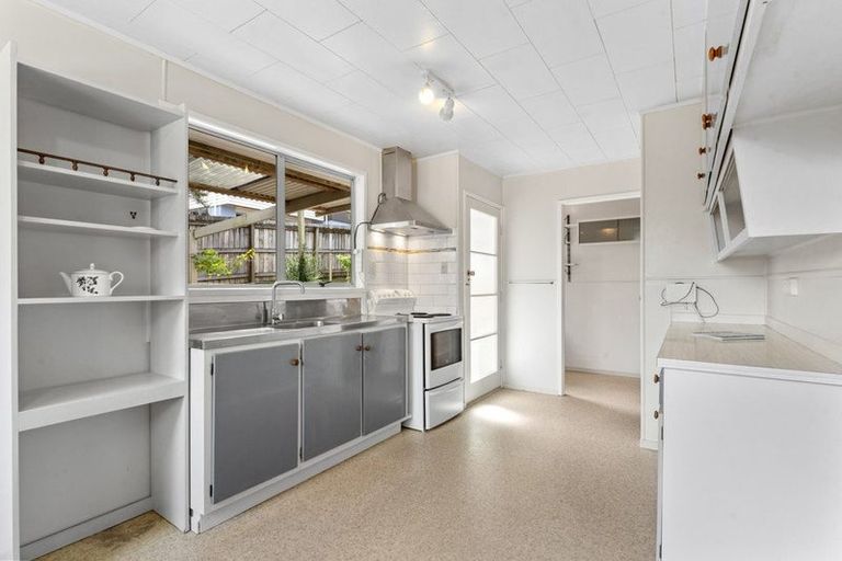 Photo of property in 1/56 Lavery Place, Sunnynook, Auckland, 0632