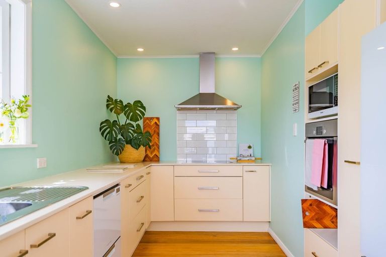 Photo of property in 12b Tiromoana Road, Raumati South, Paraparaumu, 5032