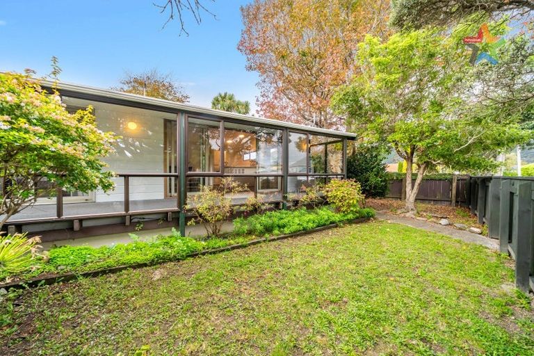 Photo of property in 106 Cambridge Terrace, Fairfield, Lower Hutt, 5011
