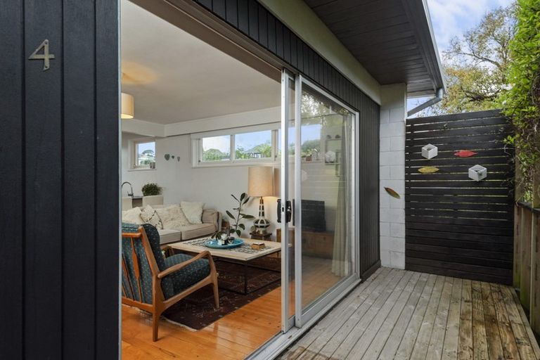 Photo of property in 4/20 Penning Road, Castor Bay, Auckland, 0620