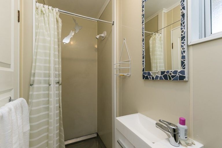 Photo of property in 9 Frobisher Street, Island Bay, Wellington, 6023