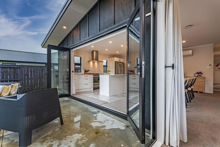 Photo of property in 1 Serenity Crescent, Kelvin Grove, Palmerston North, 4414