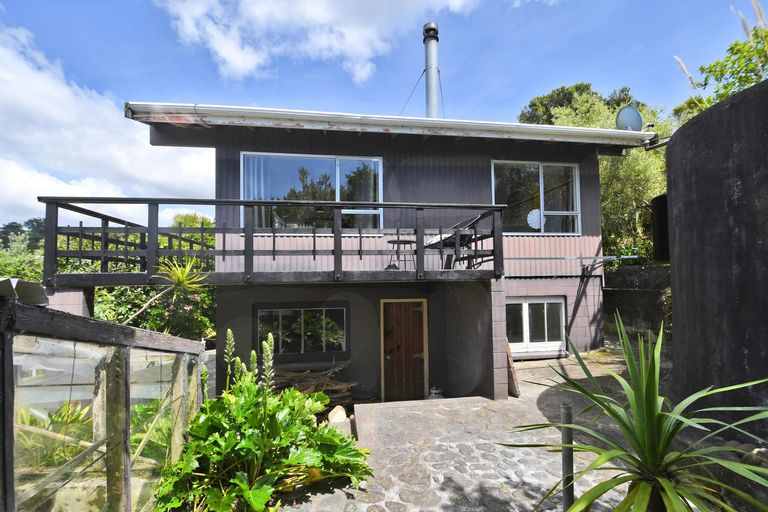 Photo of property in 17 Wonderview Road, Leigh, 0985