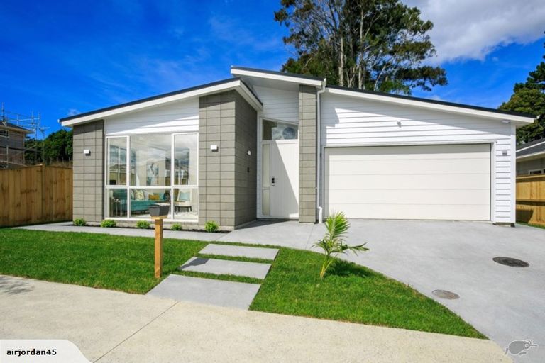 Photo of property in 12 Barrique Road, Kumeu, 0810