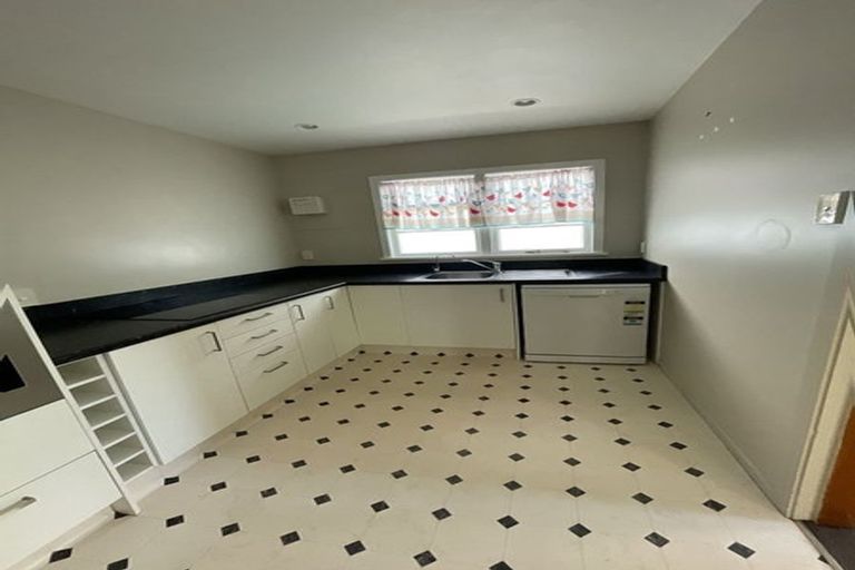 Photo of property in 33 Pahiatua Street, Hokowhitu, Palmerston North, 4410